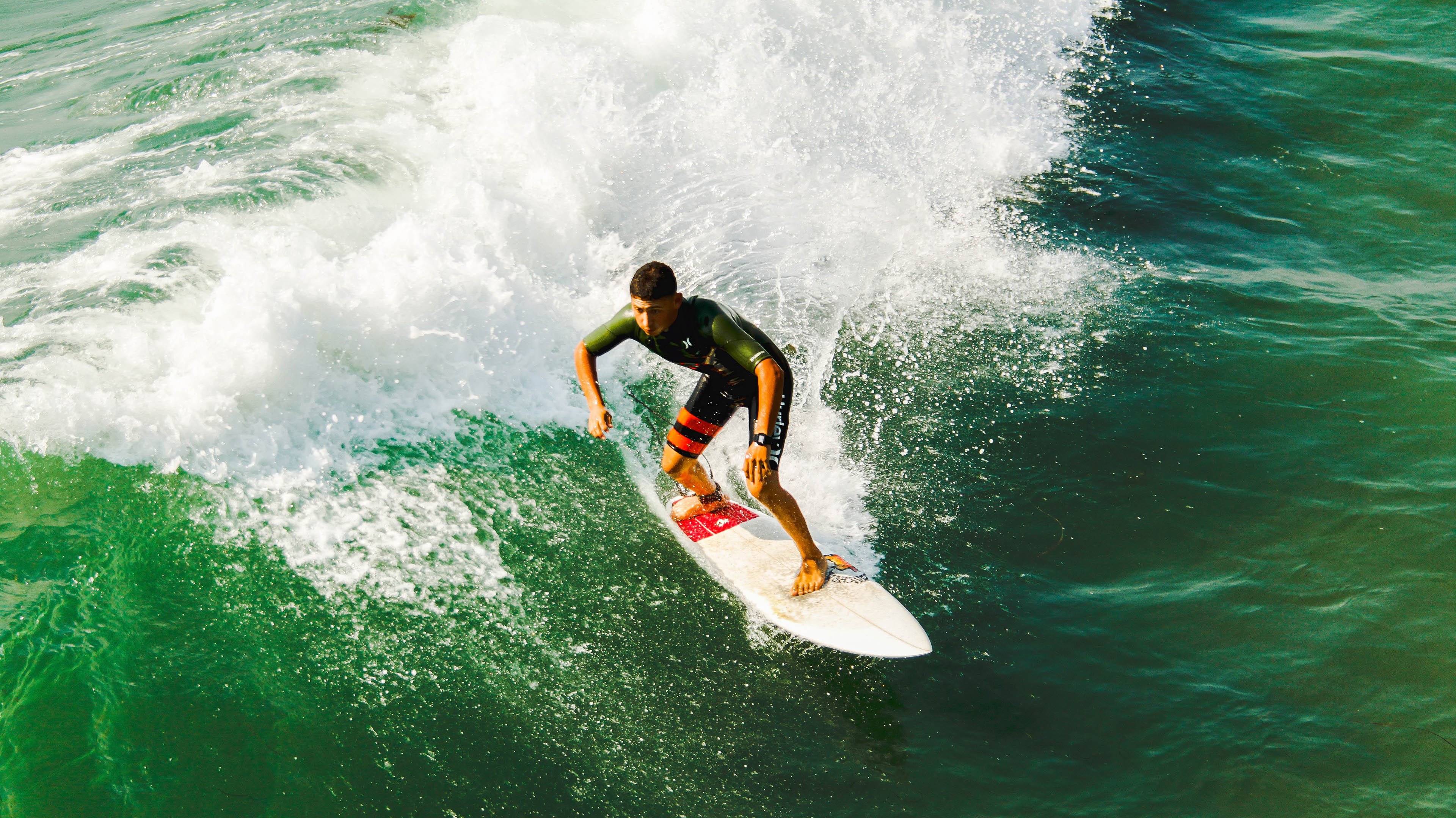 奥预赛国足逆袭 热血拼搏展现精神,奥预赛男足