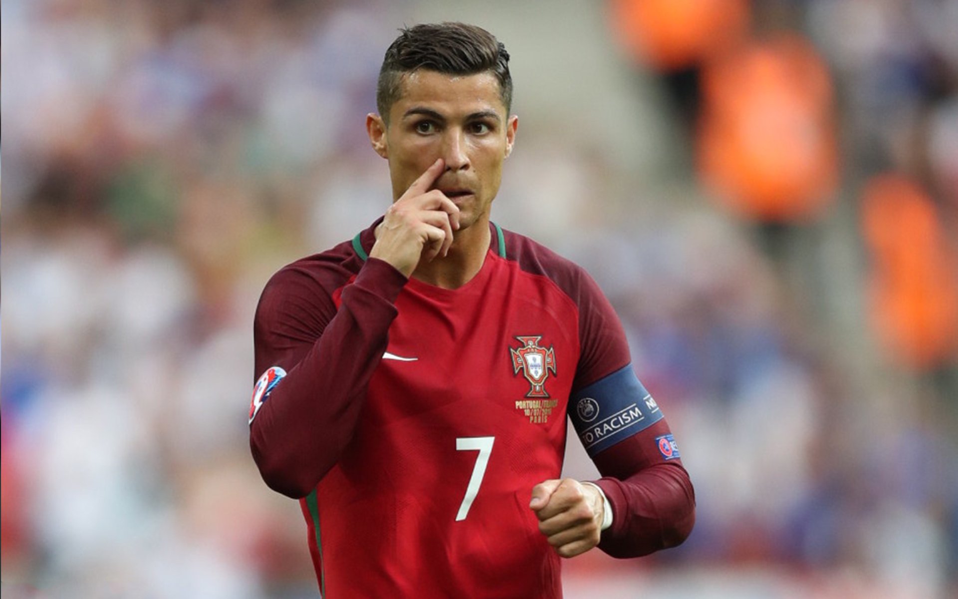 特斯·冯·迪克：以全能中场的身份，帮助南非队打破对方防线，冯斯特拉克 双子