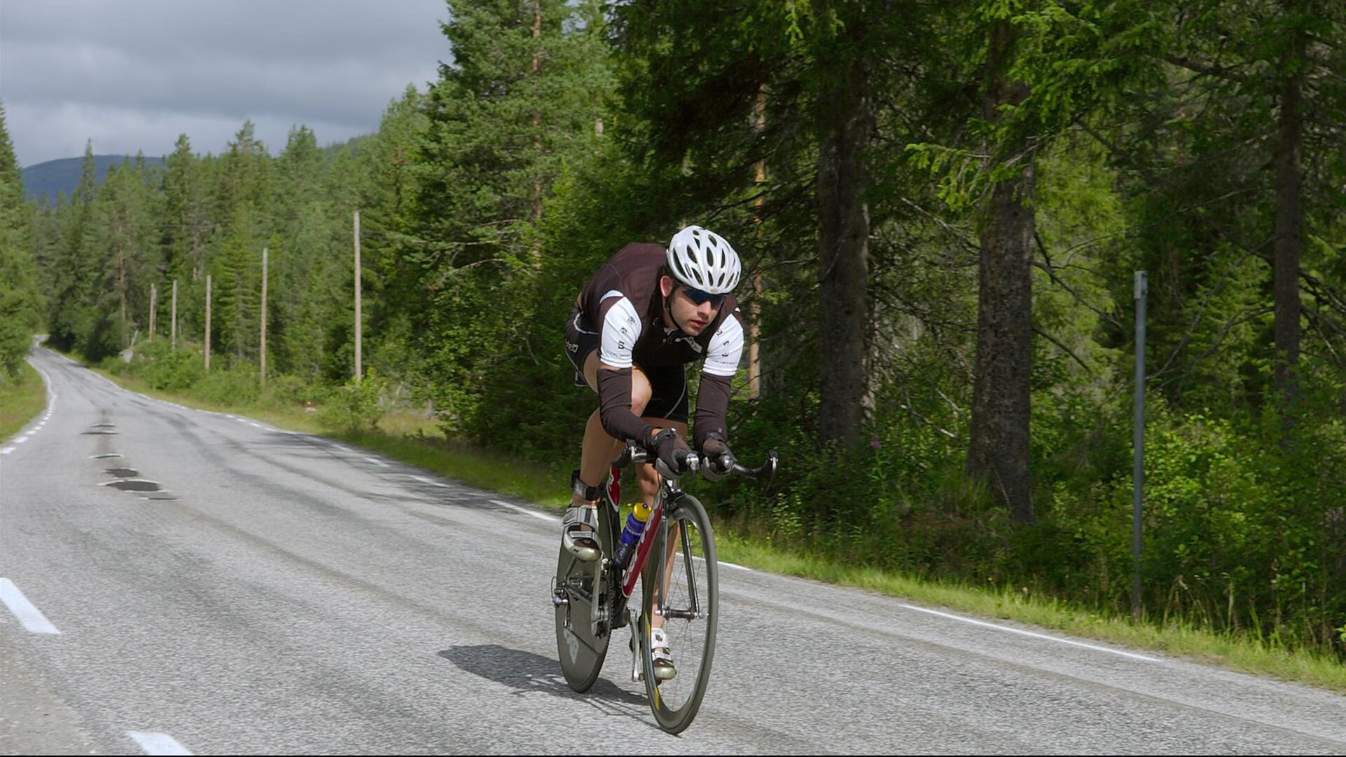 科里·简：凭借强大的对抗能力，边锋位置成全黑队的优势，科里老婆